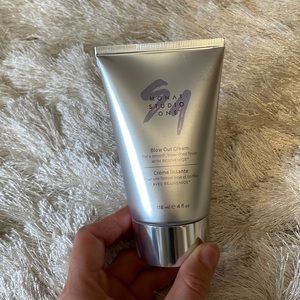 Monat blow out cream